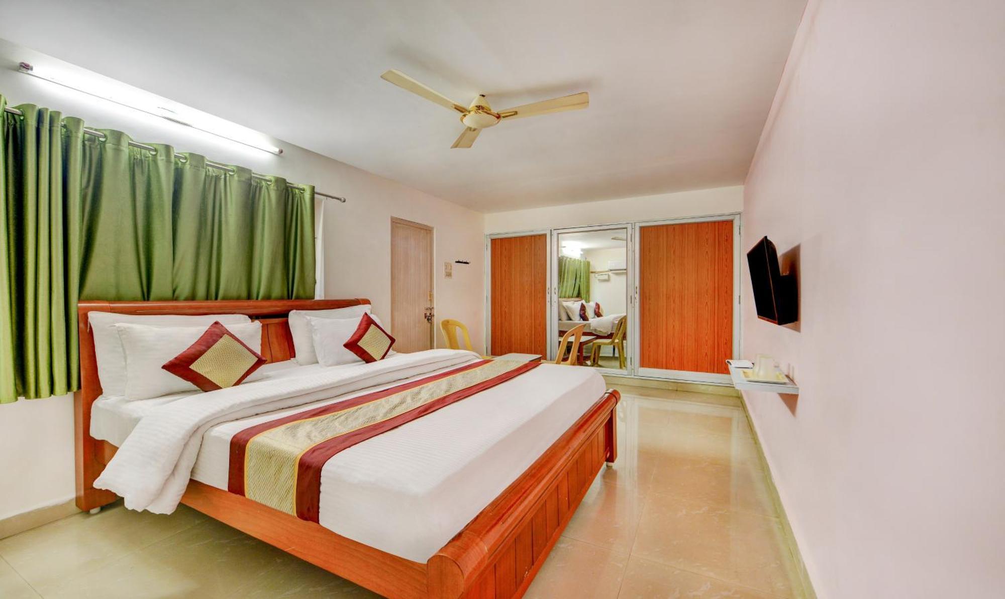 Hotel Salbala Inn - Near Airport Csennai Kültér fotó