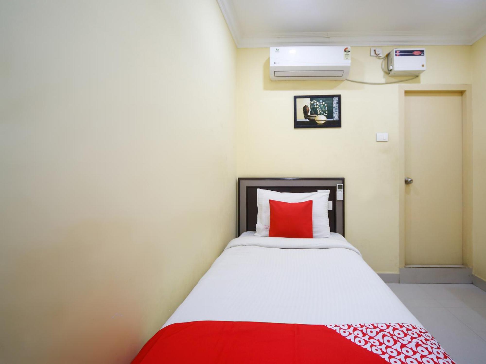Hotel Salbala Inn - Near Airport Csennai Kültér fotó