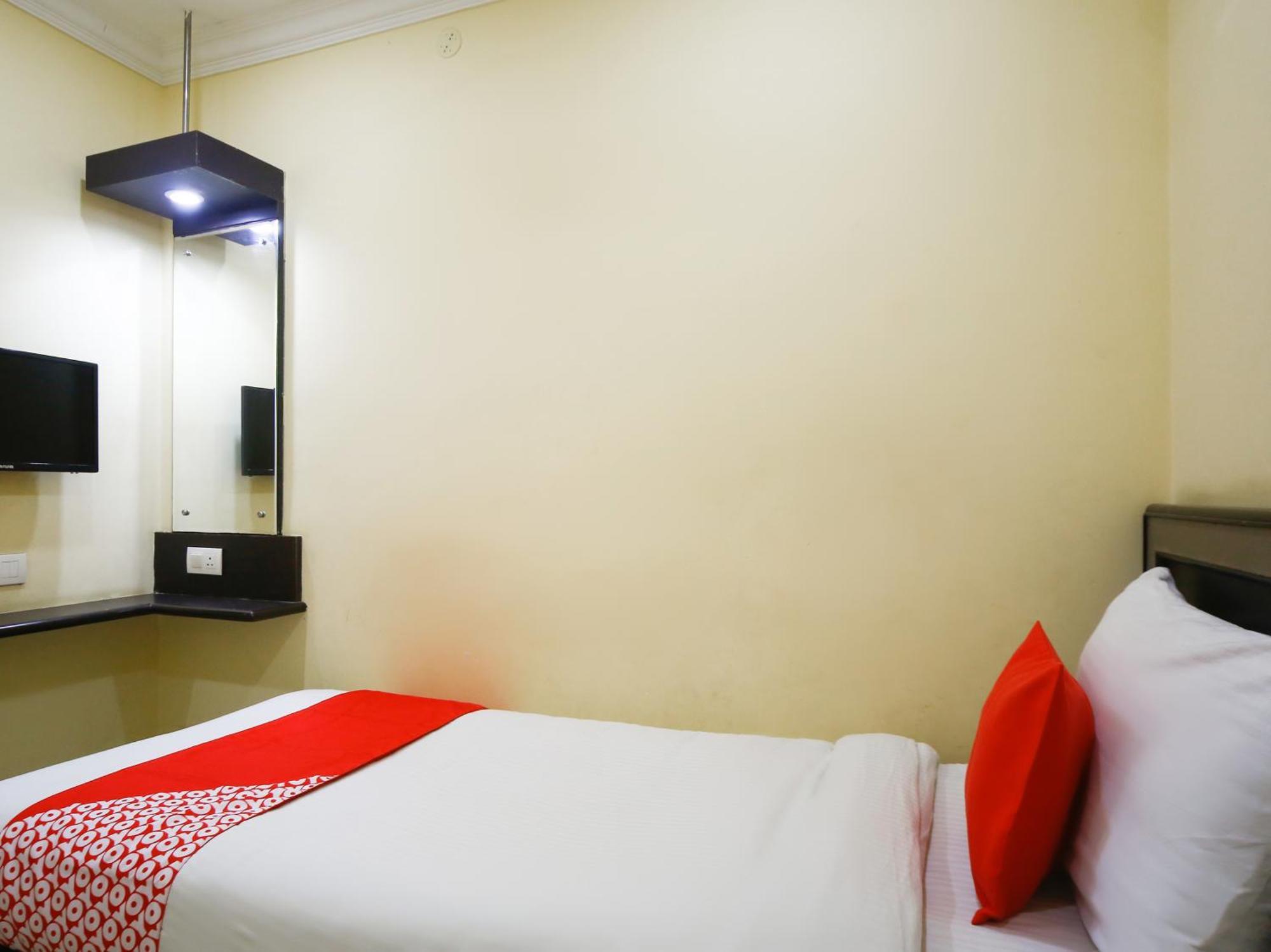 Hotel Salbala Inn - Near Airport Csennai Kültér fotó