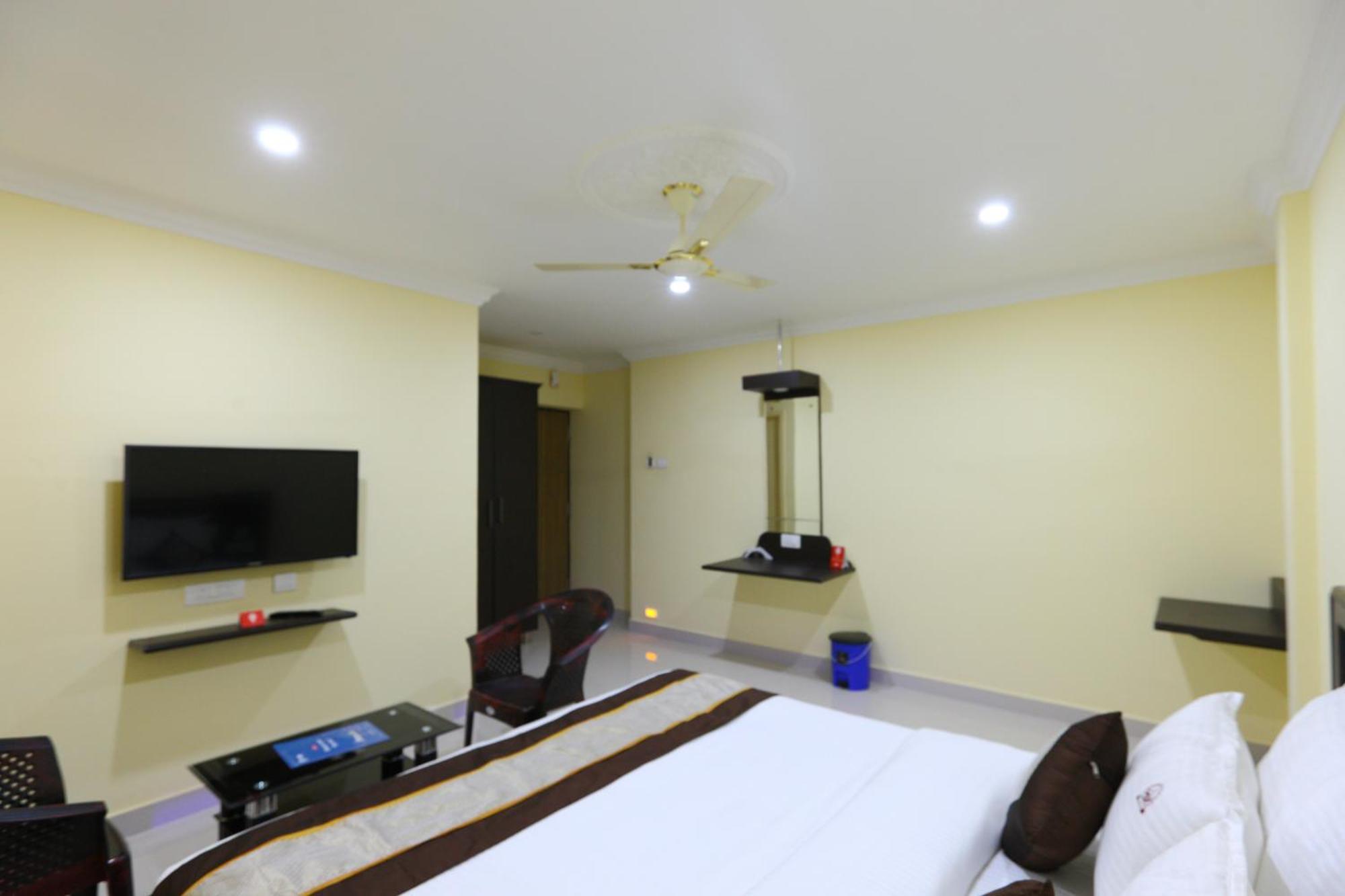 Hotel Salbala Inn - Near Airport Csennai Kültér fotó