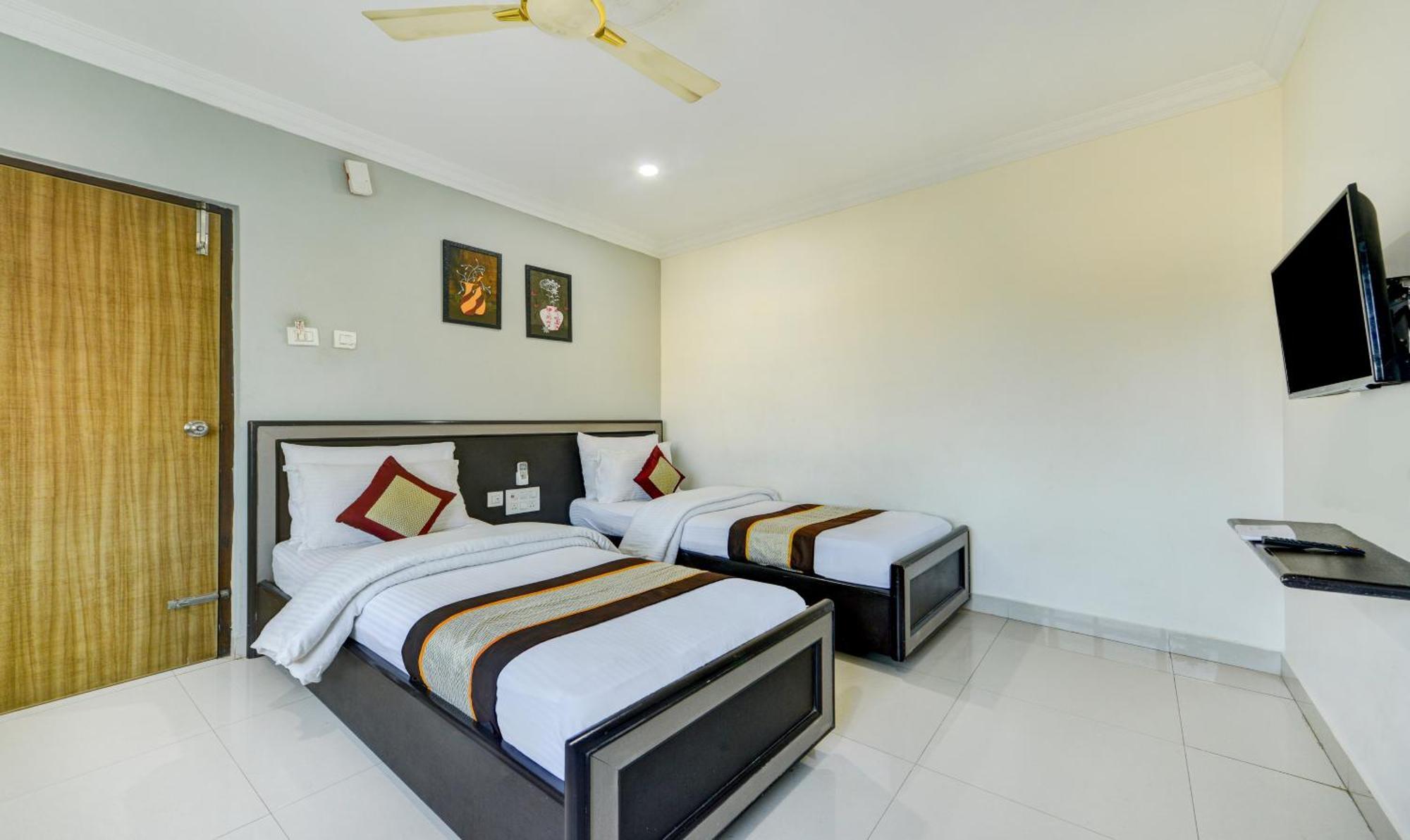 Hotel Salbala Inn - Near Airport Csennai Kültér fotó